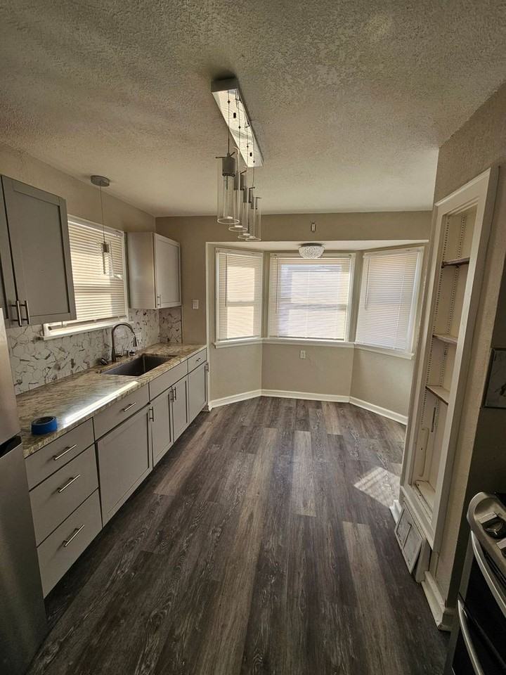 4943 N 24th Pl - Photo 6 of 9
