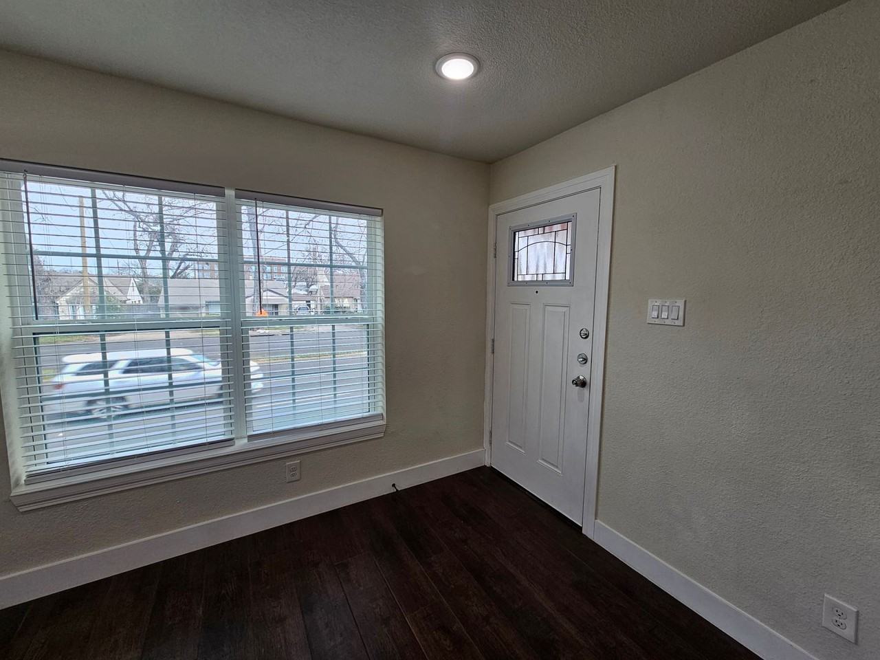 213 N Hampton Rd - Photo 3 of 24