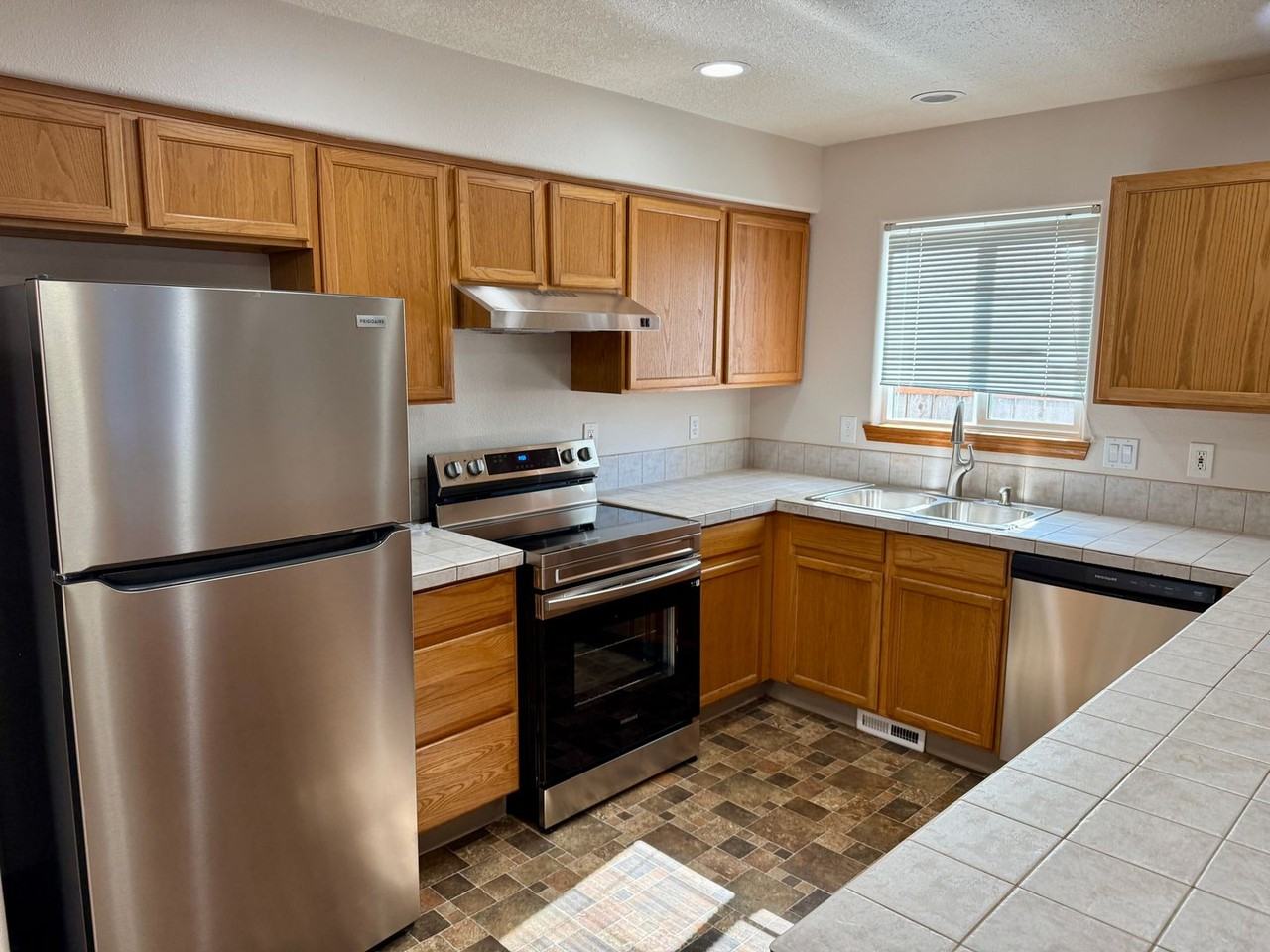 1015 Ne 75th Ave - Photo 2 of 17