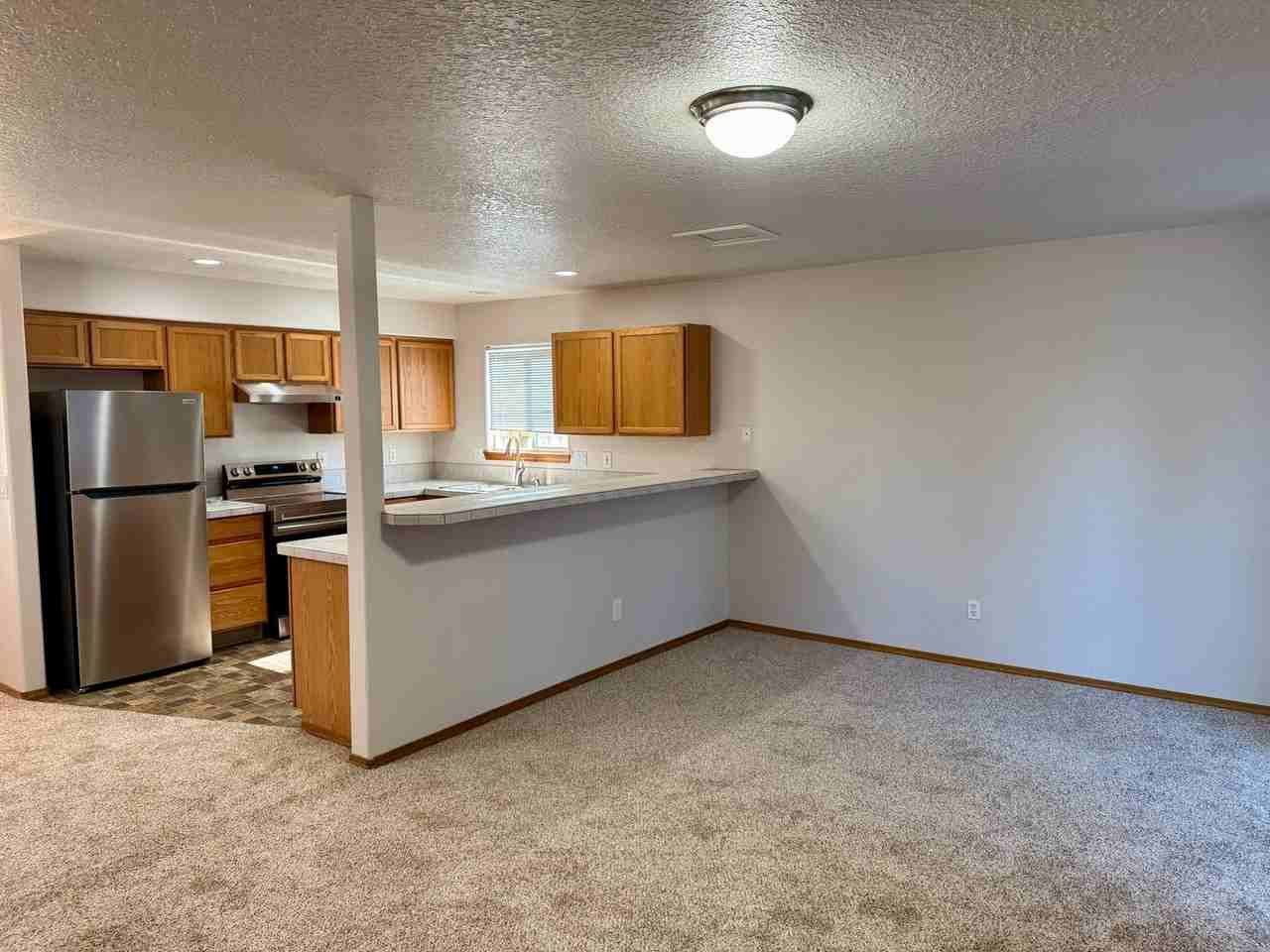 1015 Ne 75th Ave - Photo 4 of 17