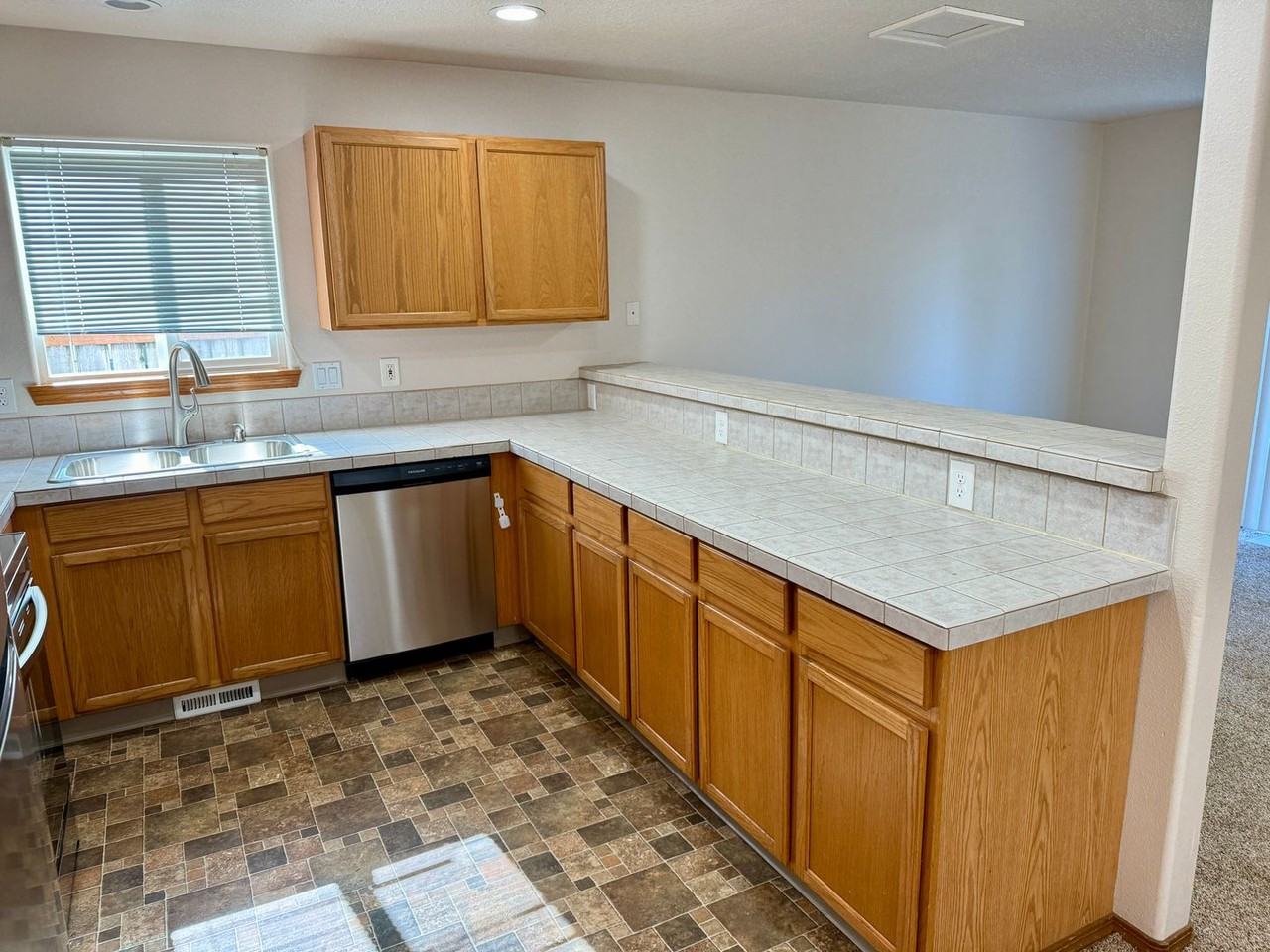 1015 Ne 75th Ave - Photo 5 of 17