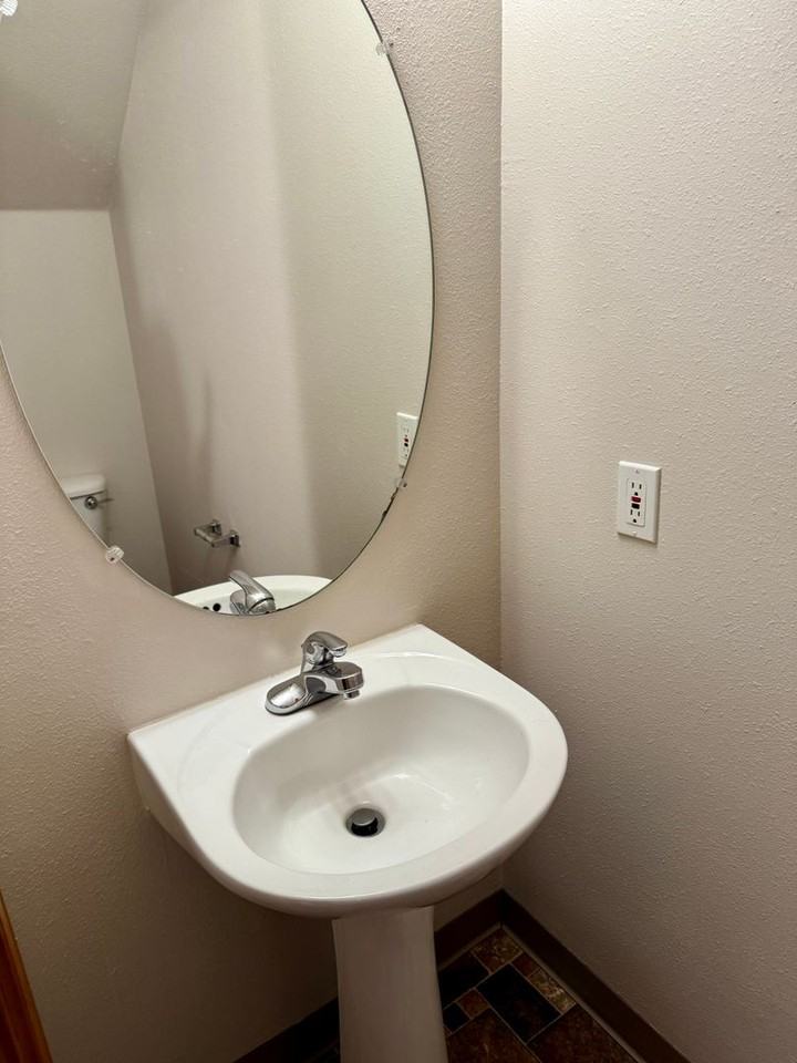 1015 Ne 75th Ave - Photo 6 of 17