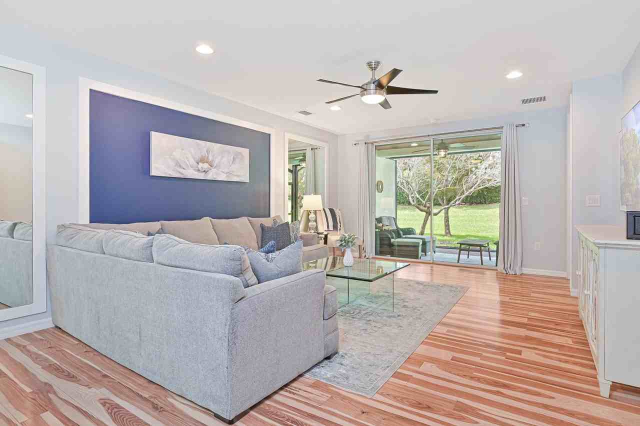 14919 Edgewater Cir - Photo 3 of 35