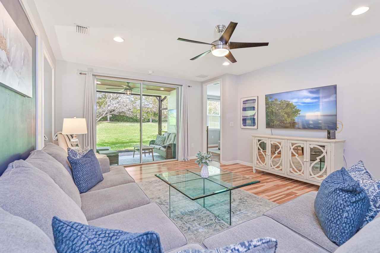 14919 Edgewater Cir - Photo 4 of 35