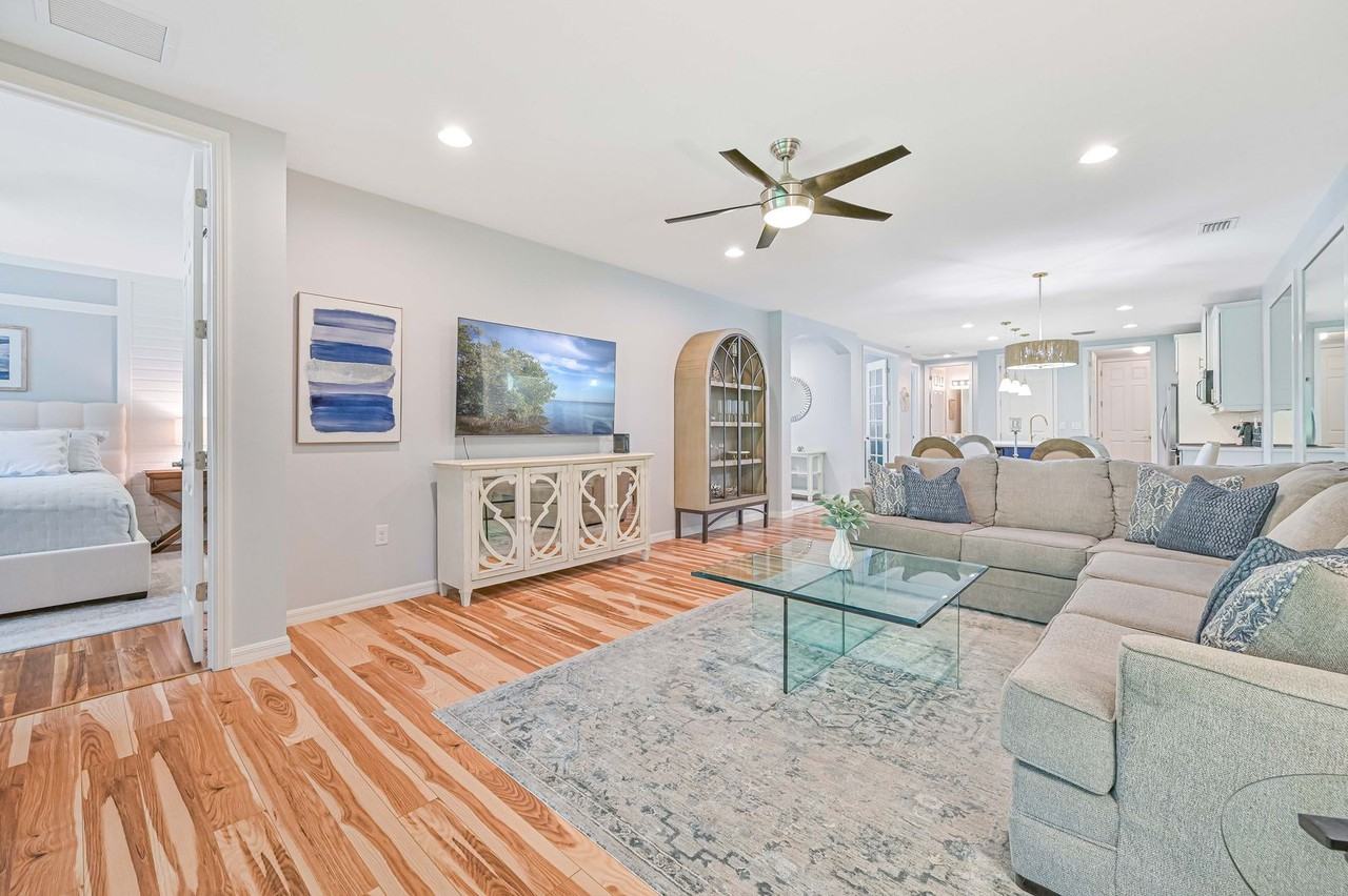 14919 Edgewater Cir - Photo 5 of 35