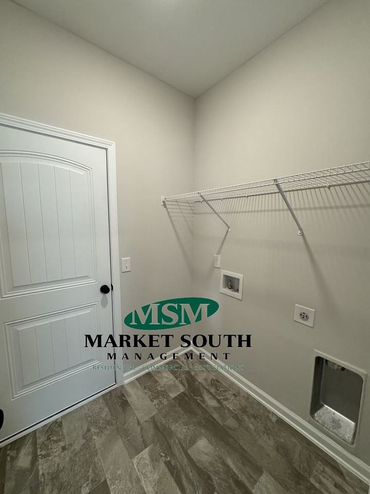 104 Exmoor Cir - Photo 3 of 17