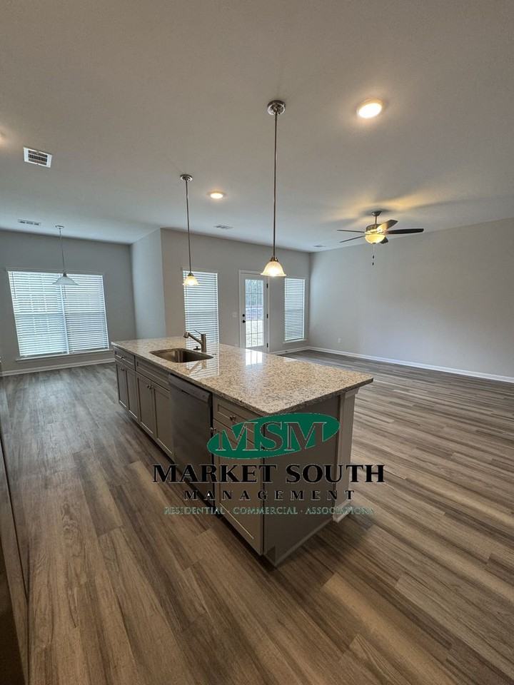 104 Exmoor Cir - Photo 5 of 17