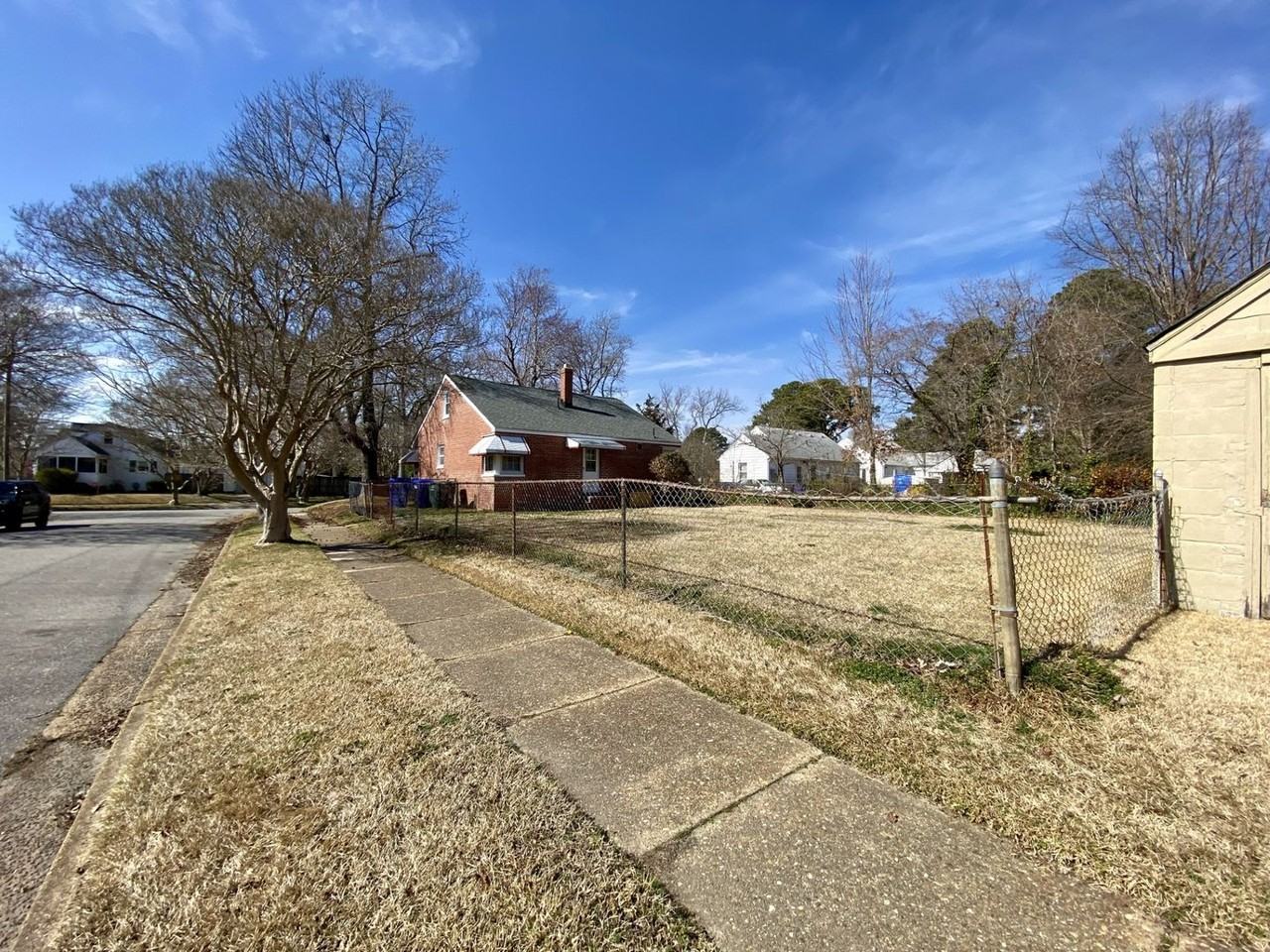 8852 Stratford St - Photo 2 of 18