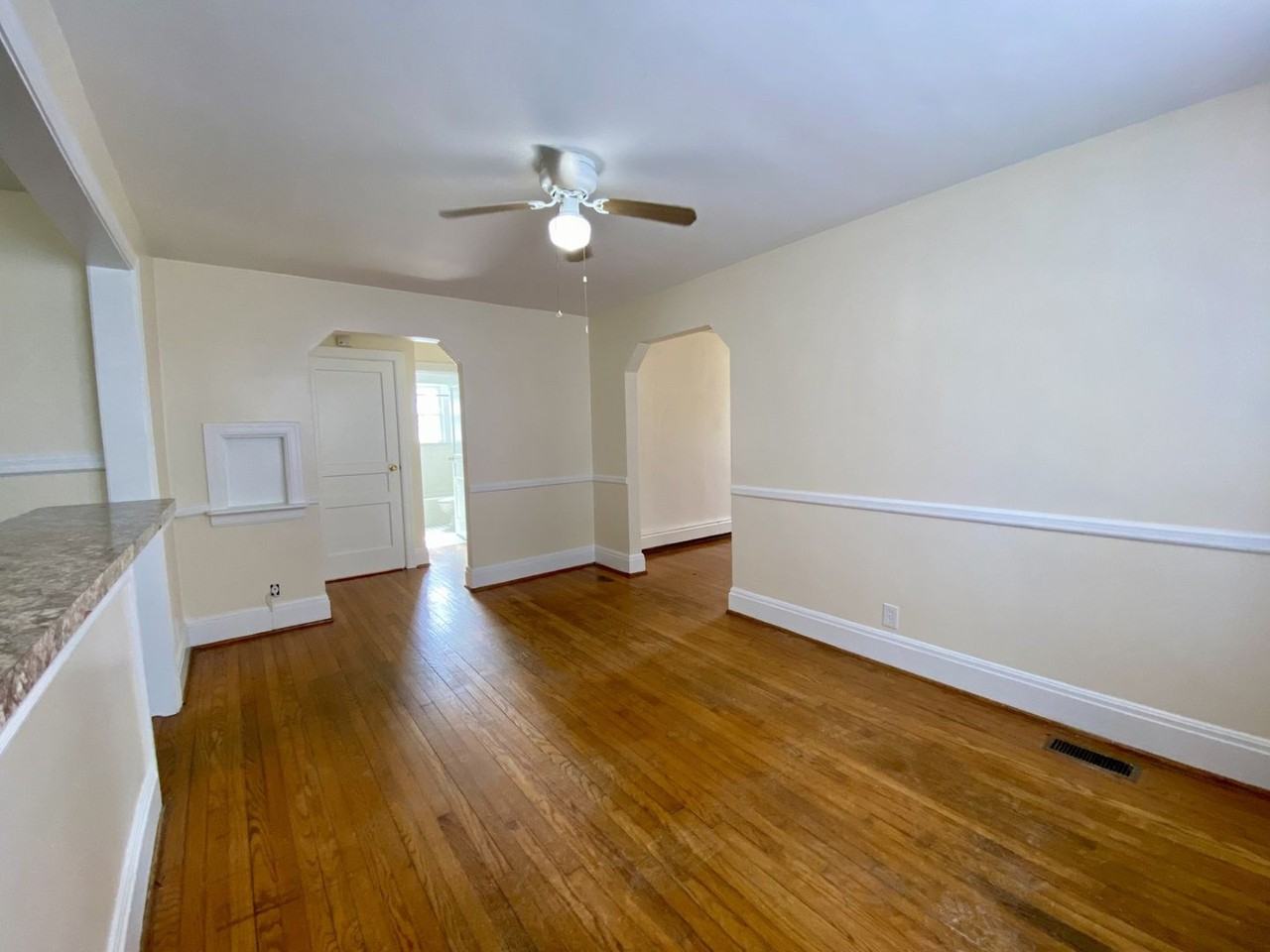 8852 Stratford St - Photo 5 of 18