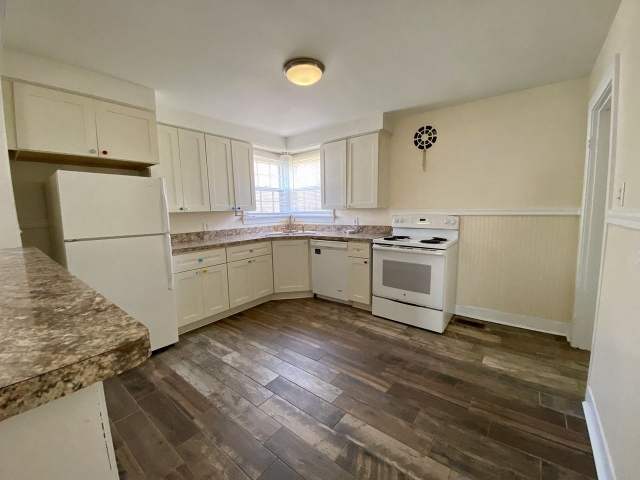 8852 Stratford St - Photo 6 of 18