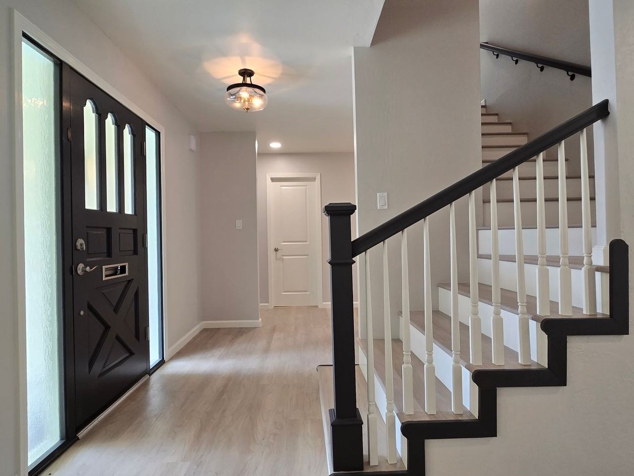 1605 Sheffield Ave - Photo 3 of 10