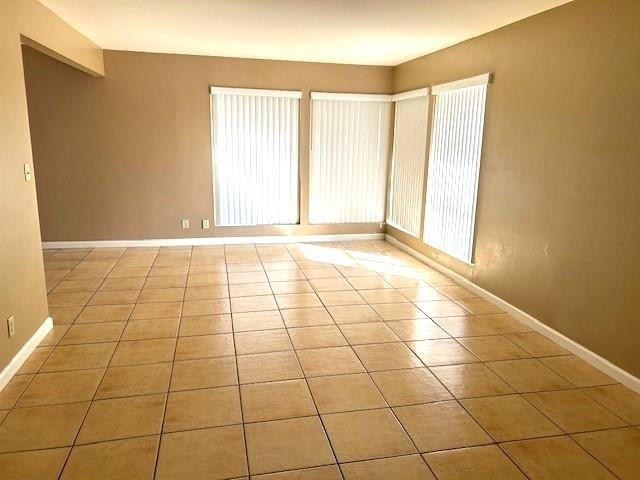 41820 Briarwood Ave - Photo 2 of 11