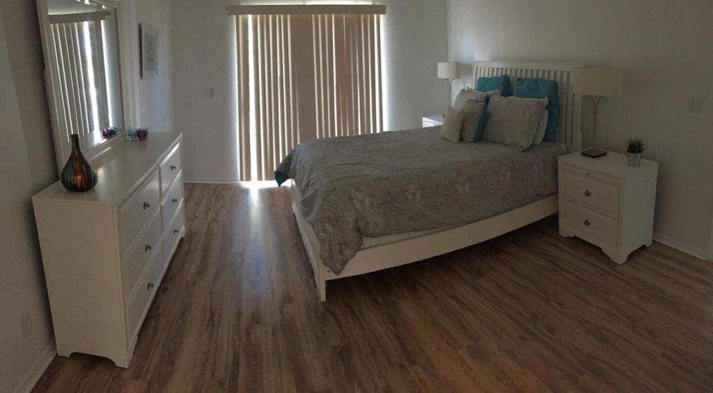 2480 Sweetwater Club Cir - Photo 2 of 16