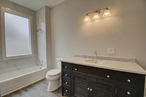 1405 Queen St - Photo 5 of 19