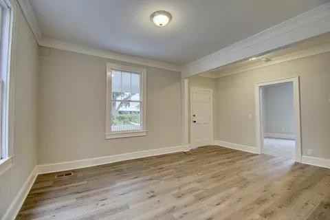 1405 Queen St - Photo 7 of 19