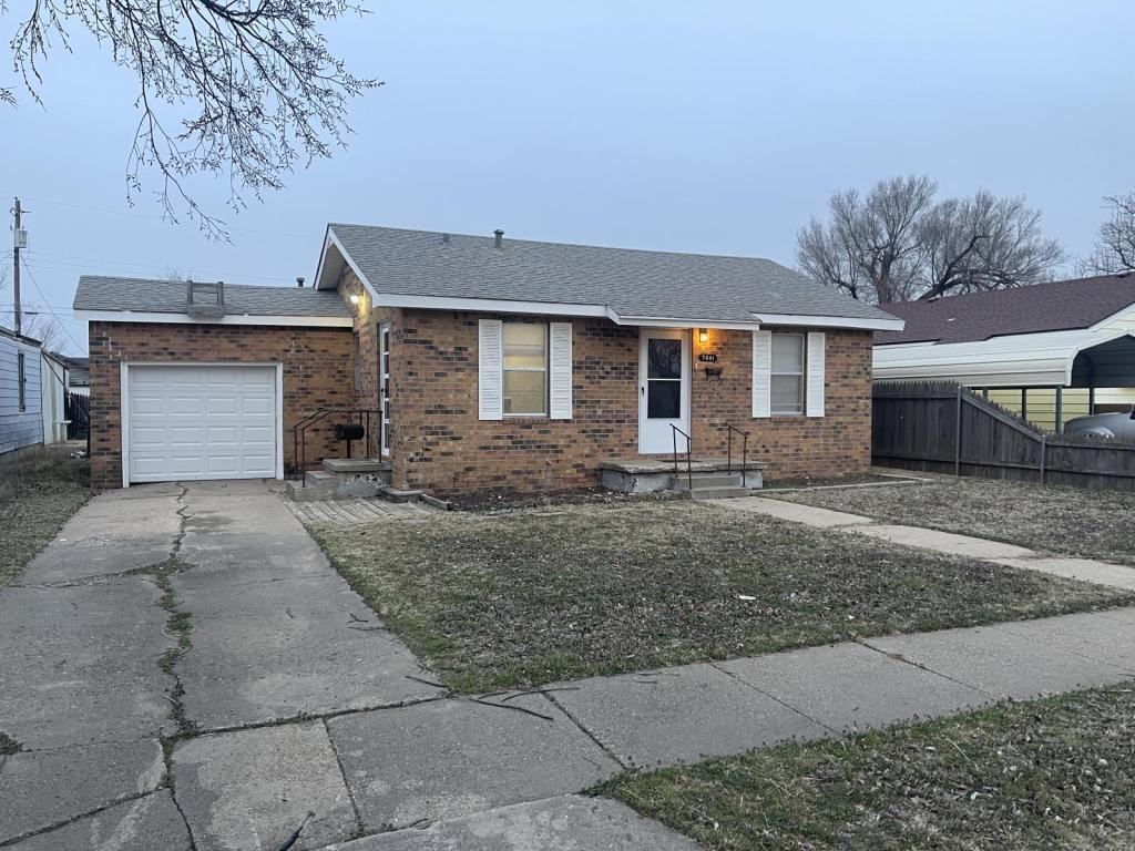 1041 S Wells St - Photo 2 of 18