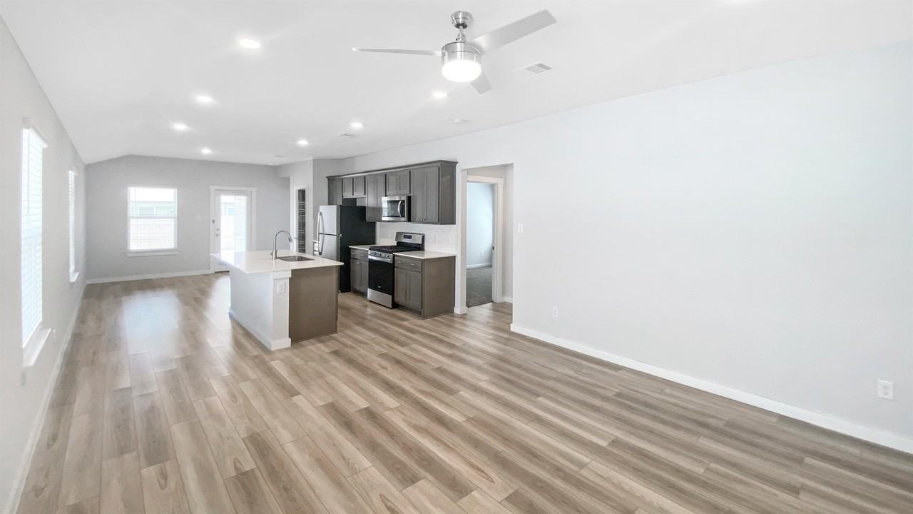 1239 Amistad Loop - Photo 7 of 13