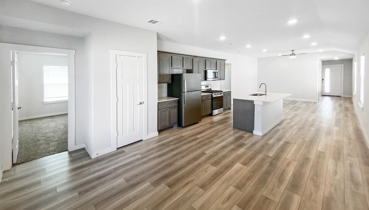 1239 Amistad Loop - Photo 4 of 13