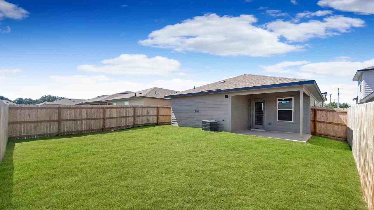 1239 Amistad Loop - Photo 3 of 13