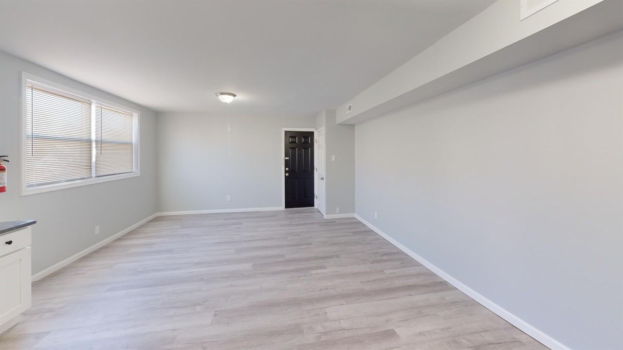 910 Gateway Blvd #A7 - Photo 4 of 10