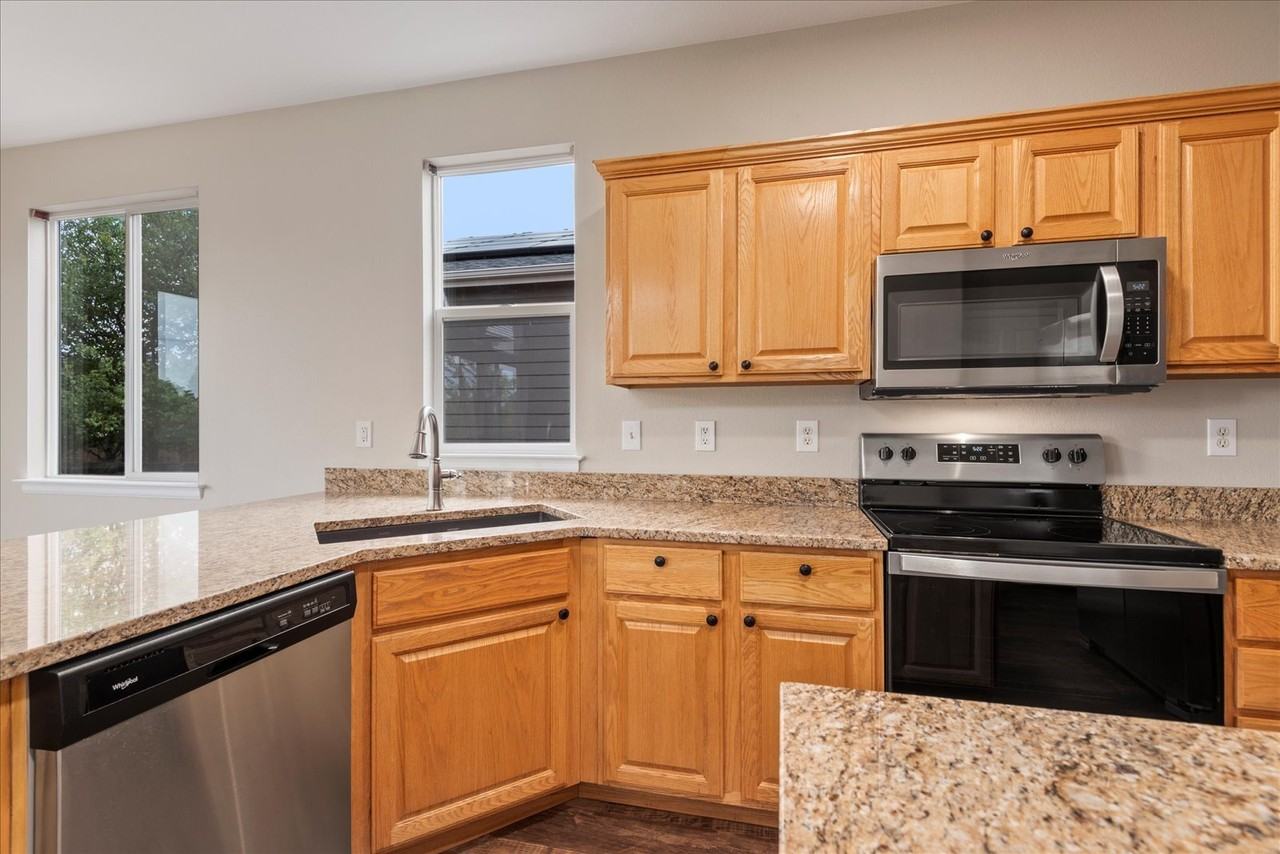 10147 Cherryhurst Ln - Photo 2 of 39