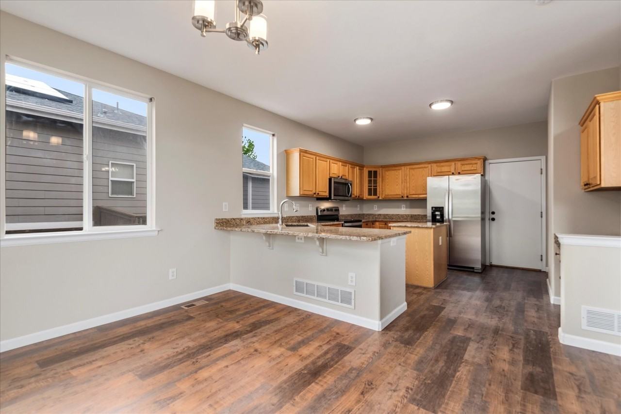 10147 Cherryhurst Ln - Photo 2 of 39