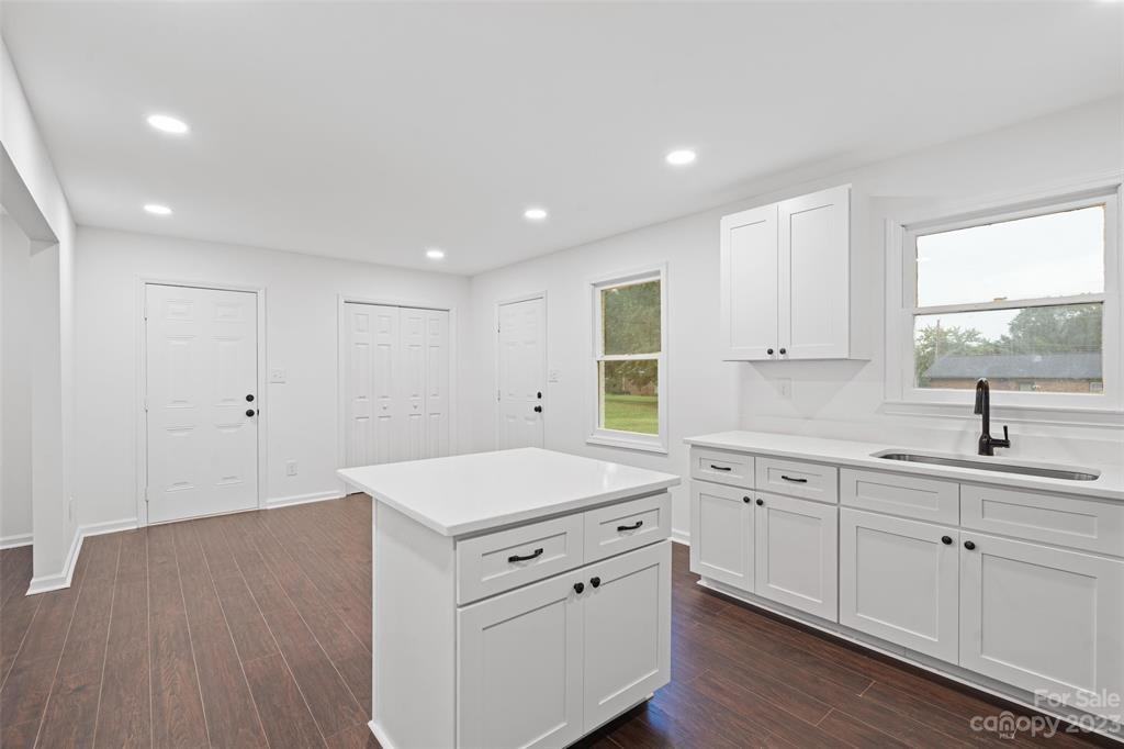 1305 Greer St - Photo 6 of 11