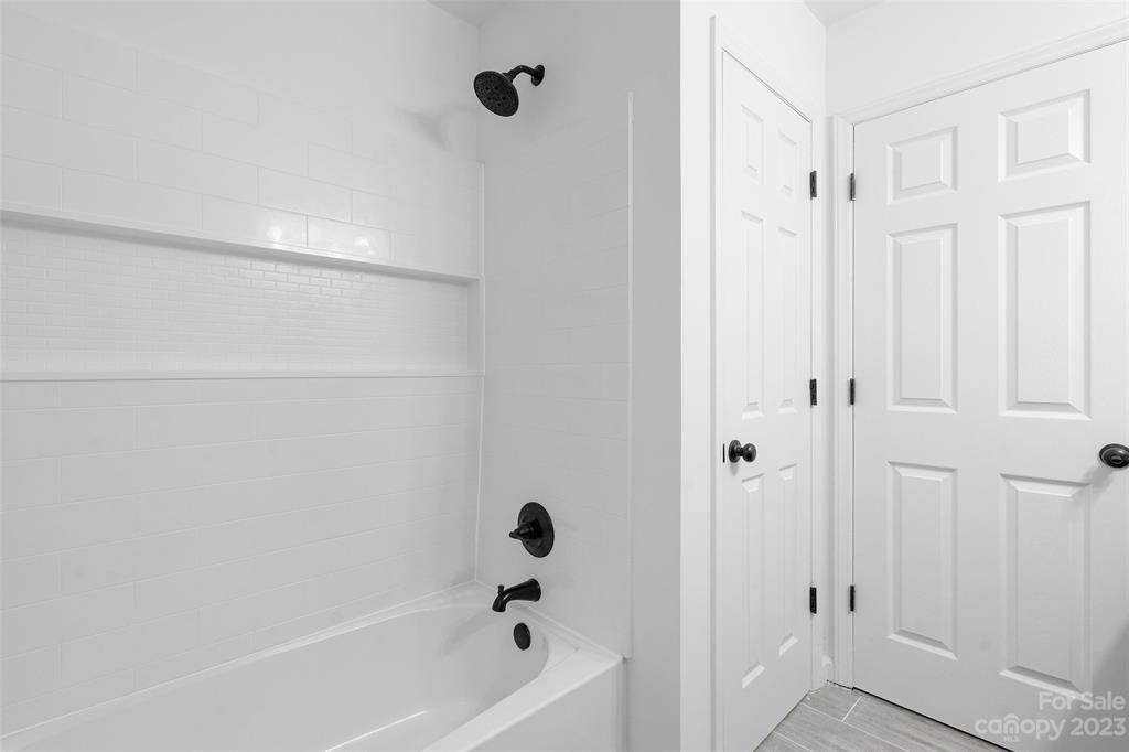 1305 Greer St - Photo 2 of 11