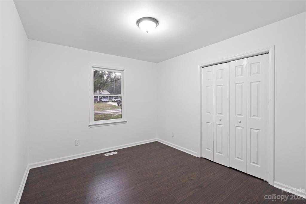 1305 Greer St - Photo 3 of 11