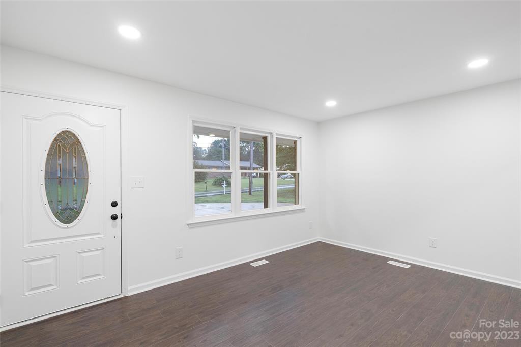 1305 Greer St - Photo 5 of 11