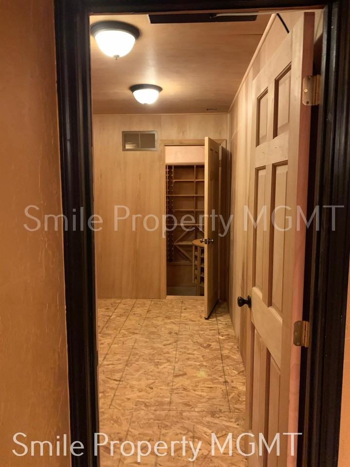 9136 Nw Bartholomew Dr - Photo 3 of 19