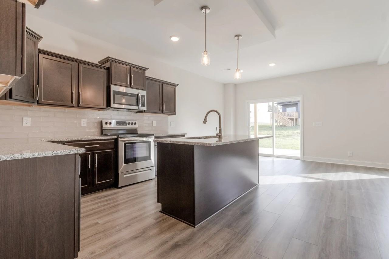 506 Bloomington Trce - Photo 4 of 11