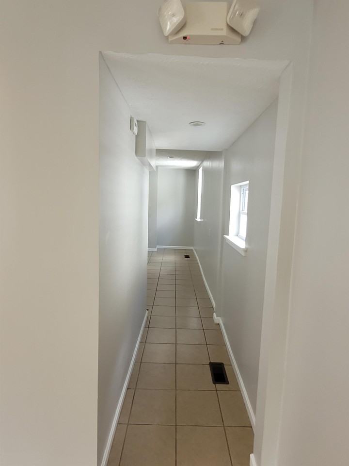 2310 W Broadway #1 - Photo 4 of 10