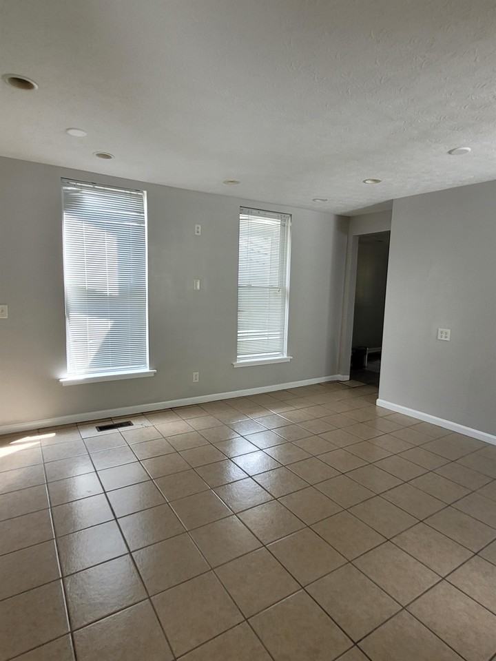 2310 W Broadway #1 - Photo 3 of 10