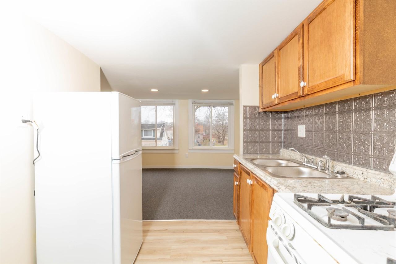 88 Hill St #2 - Photo 7 of 12