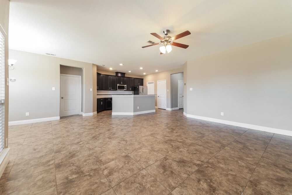 709 Bird Creek Dr - Photo 5 of 16