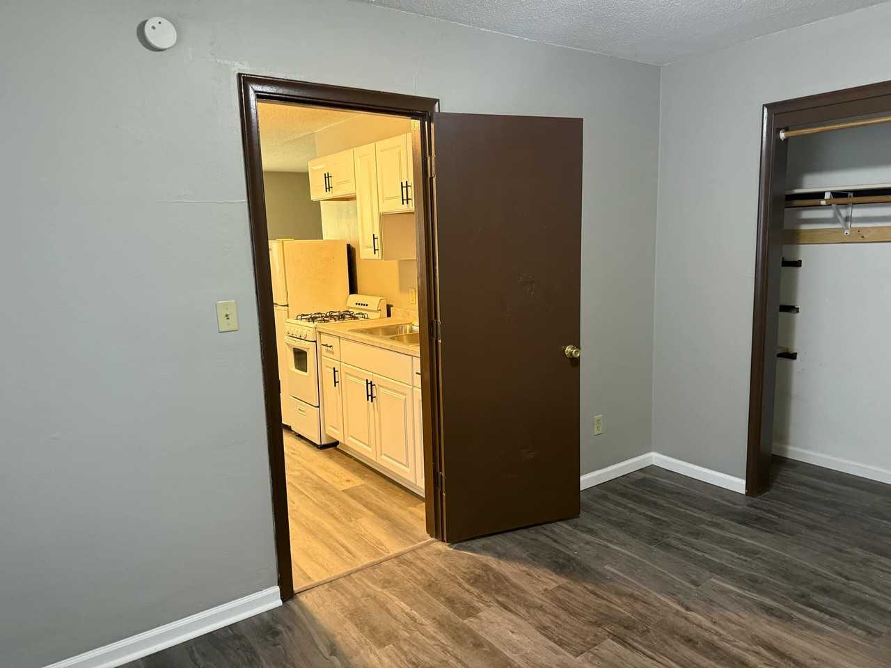 362 Winifred St E #3 - Photo 3 of 7