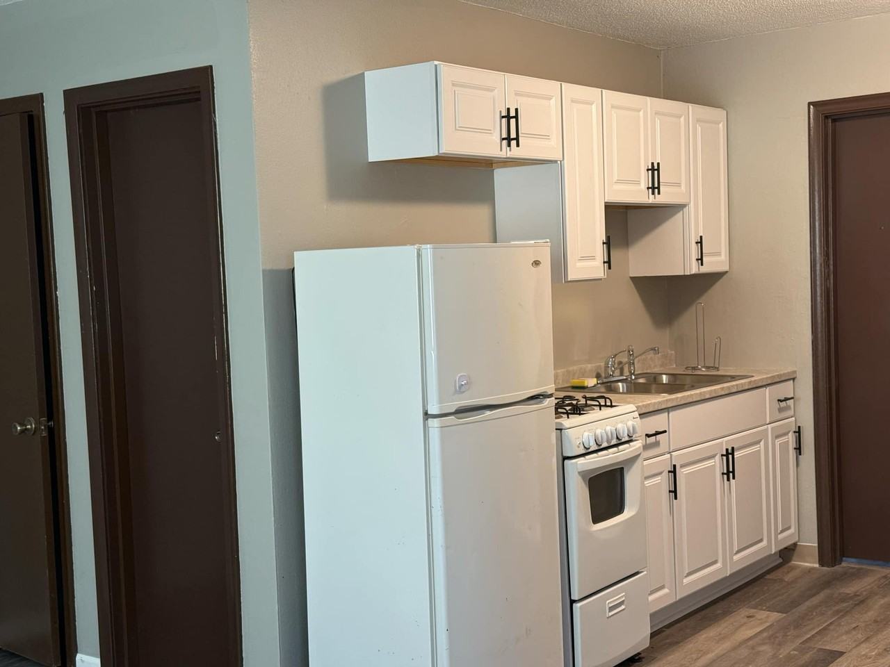 362 Winifred St E #3 - Photo 6 of 7