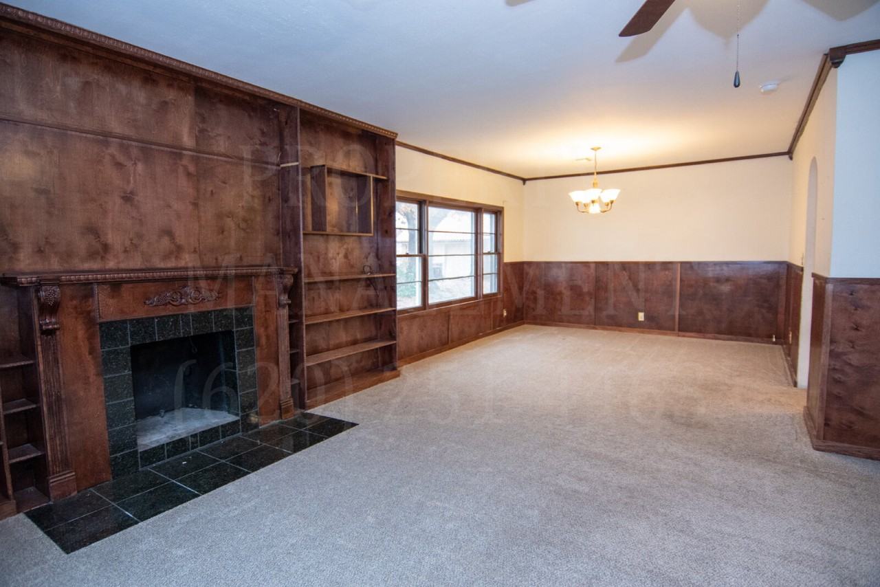1104 W 5th St - Photo 2 of 31