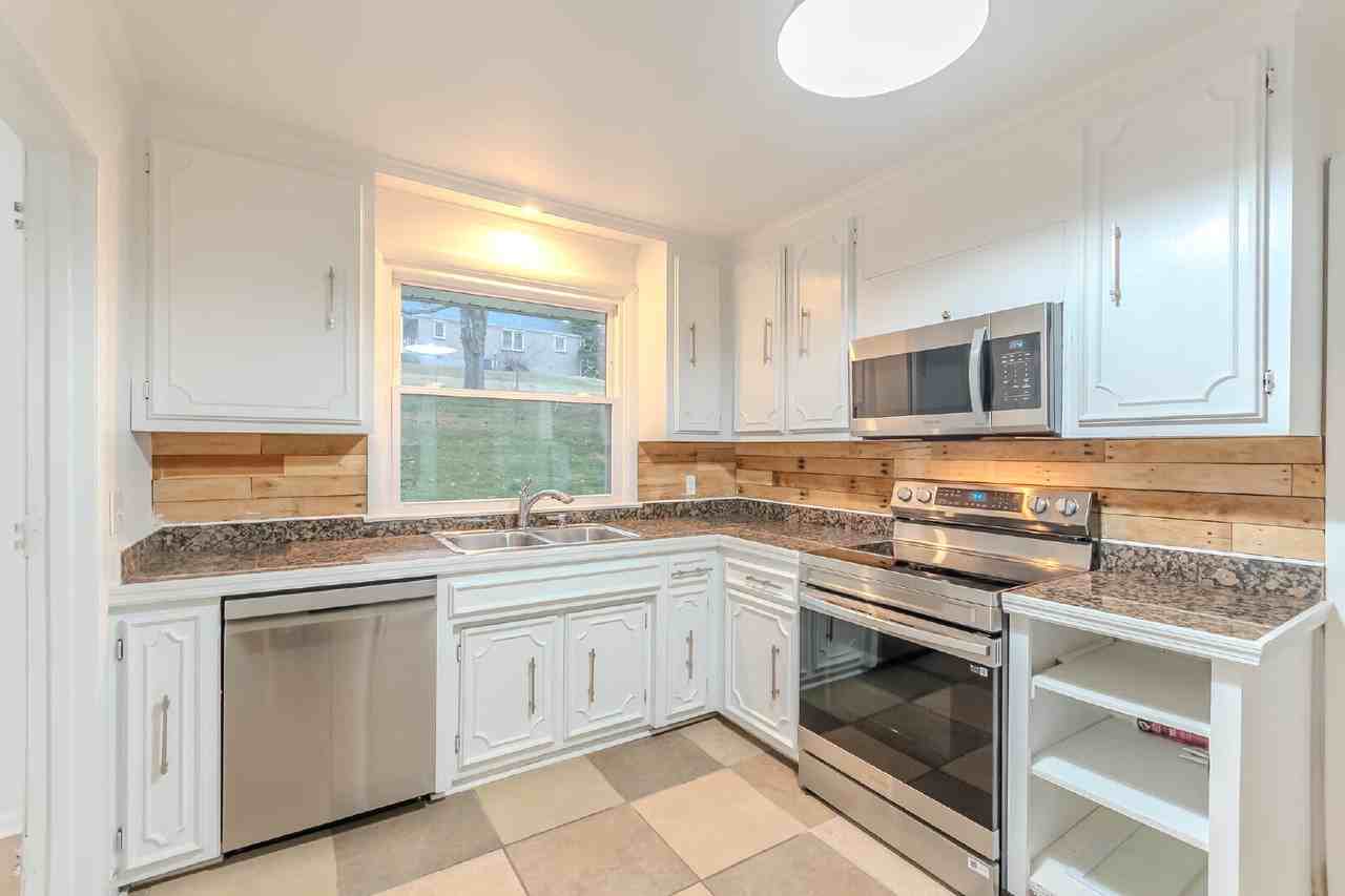 567 Valleywood Dr - Photo 2 of 14