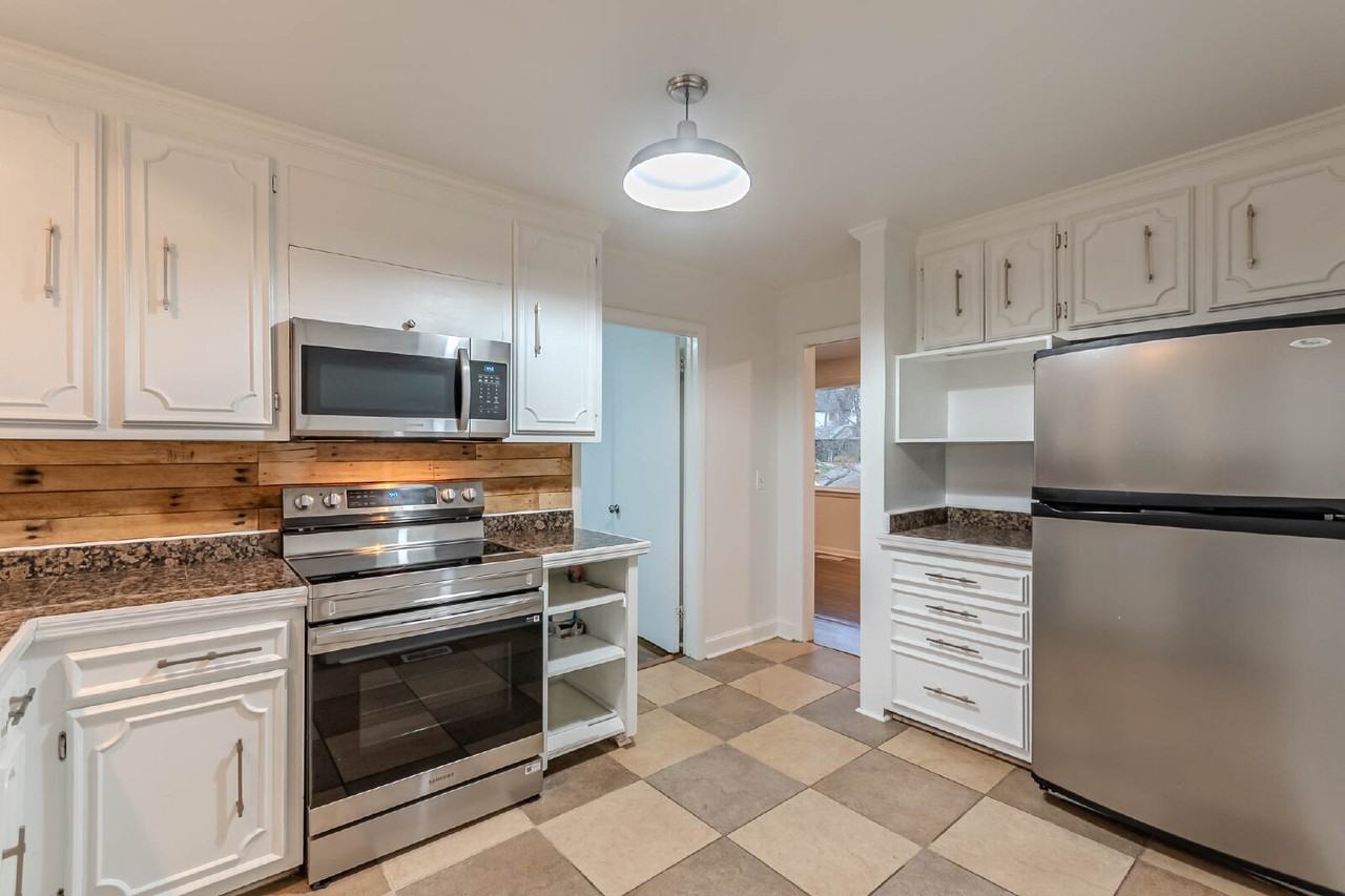 567 Valleywood Dr - Photo 3 of 14