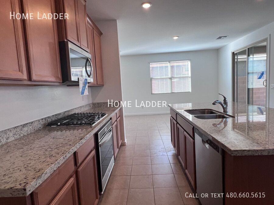 13558 N 142nd Dr - Photo 2 of 29