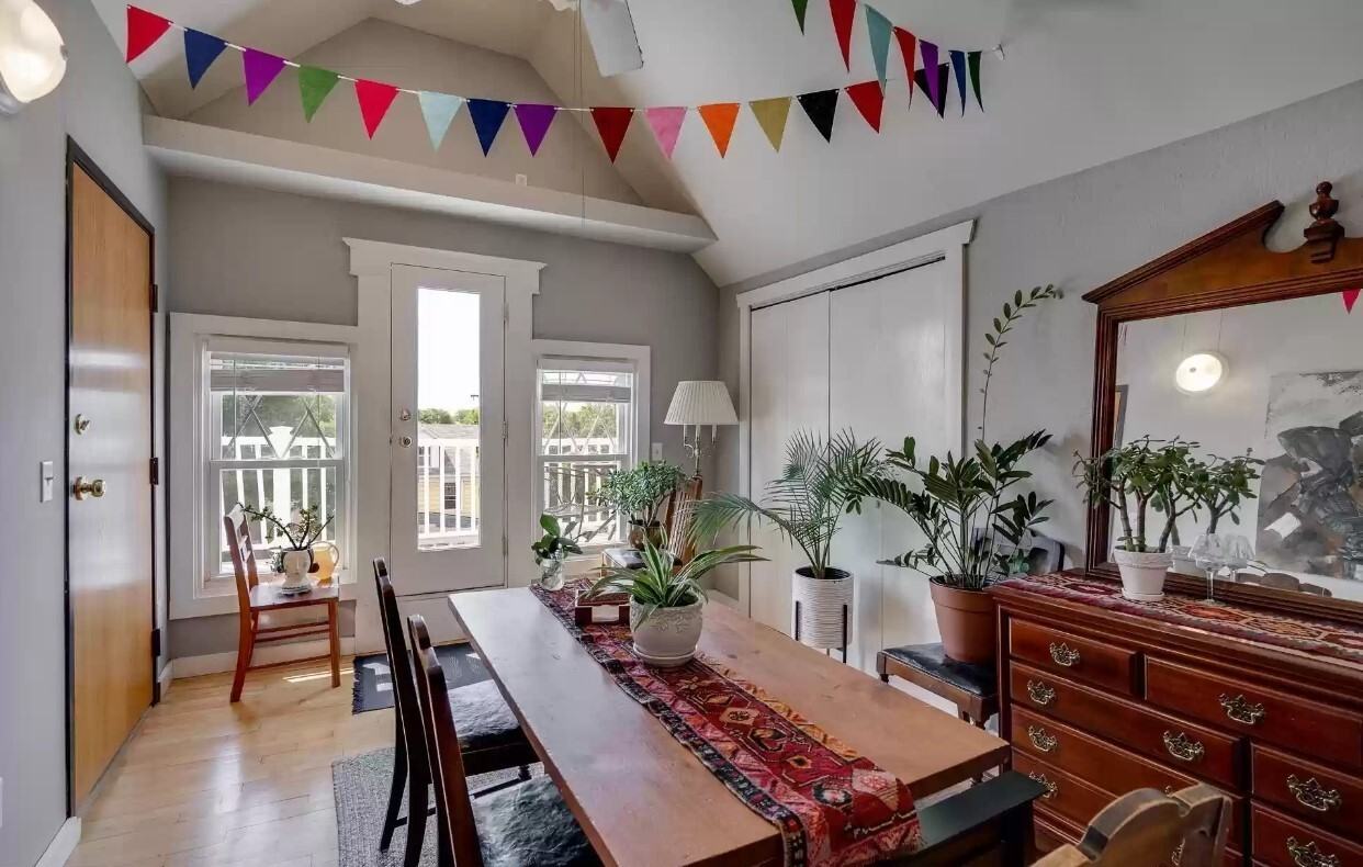 513 W 25th St #TOP - Photo 2 of 13