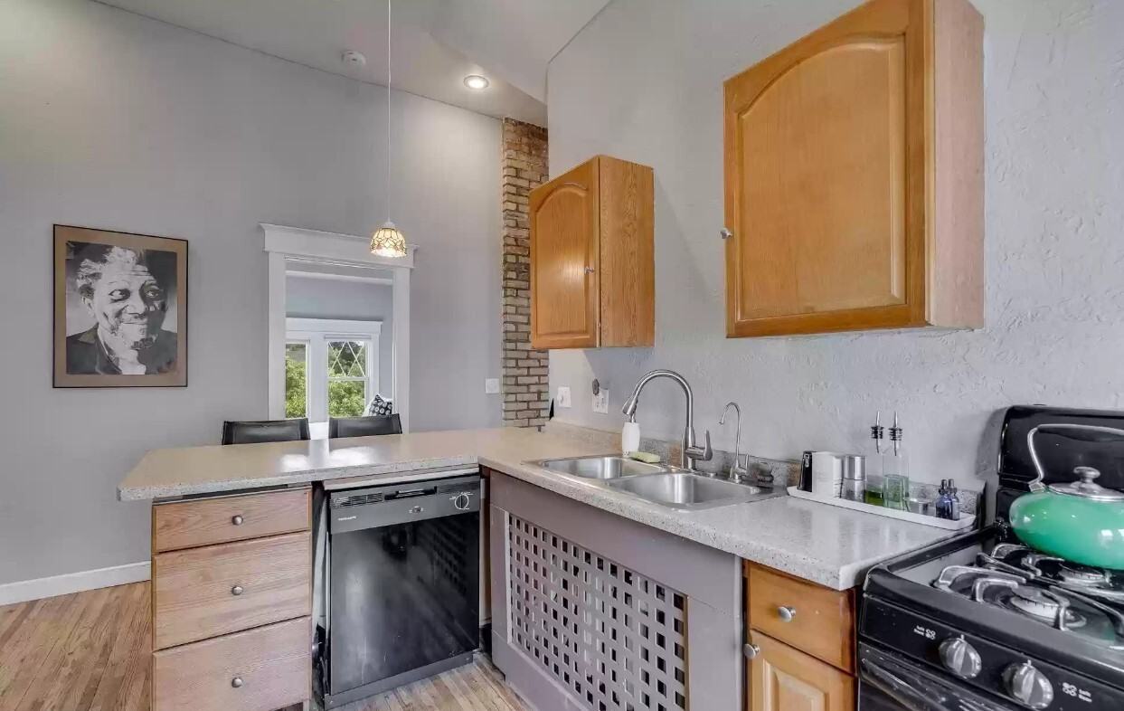 513 W 25th St #TOP - Photo 3 of 13