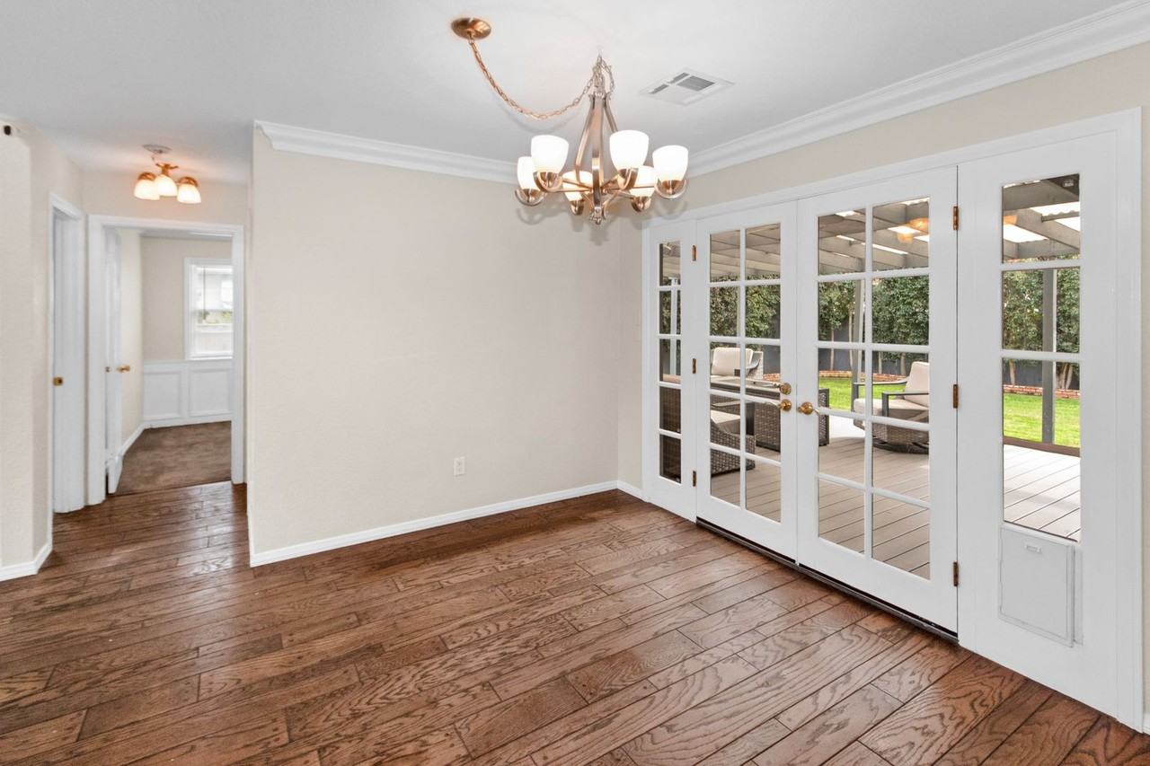 900 1st St - Photo 3 of 35