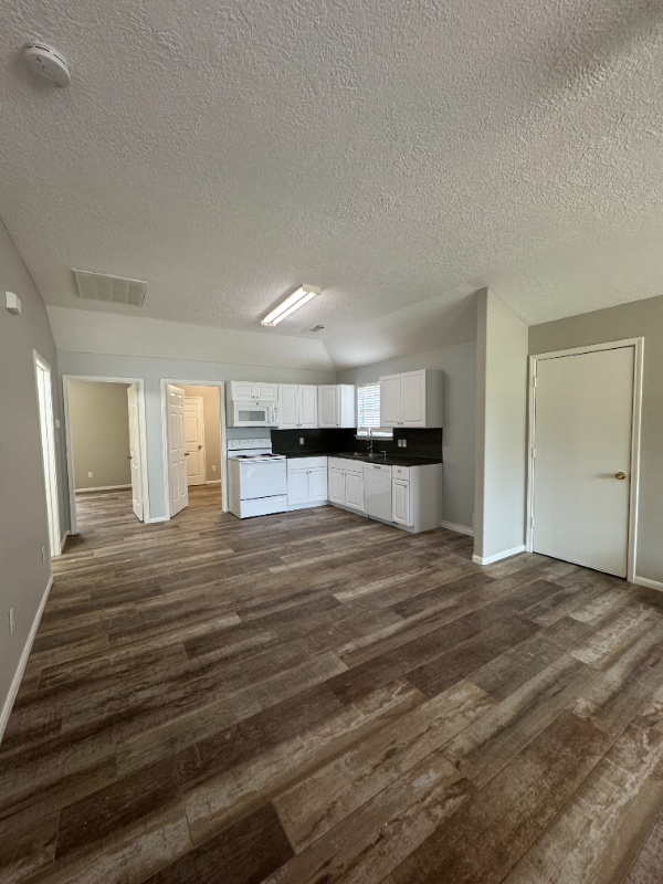 12373 Royal Green Dr - Photo 3 of 12