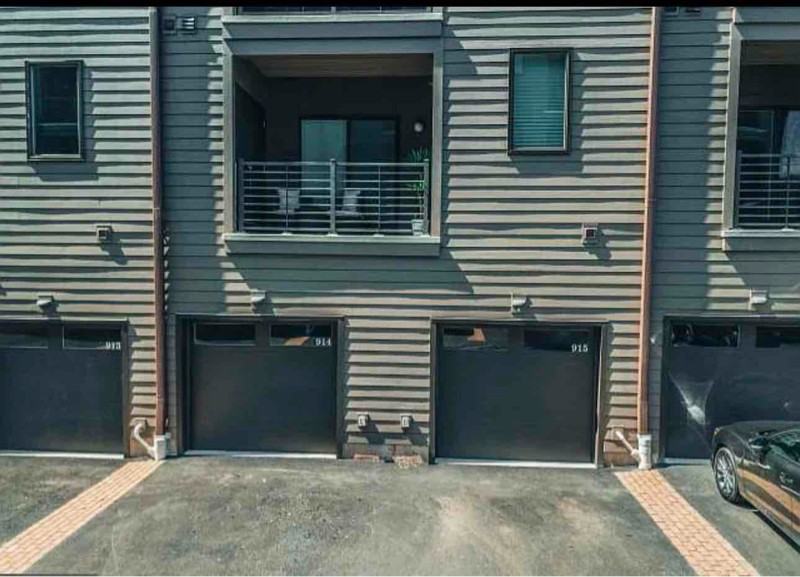 914 Lakeview Ct - Photo 3 of 32