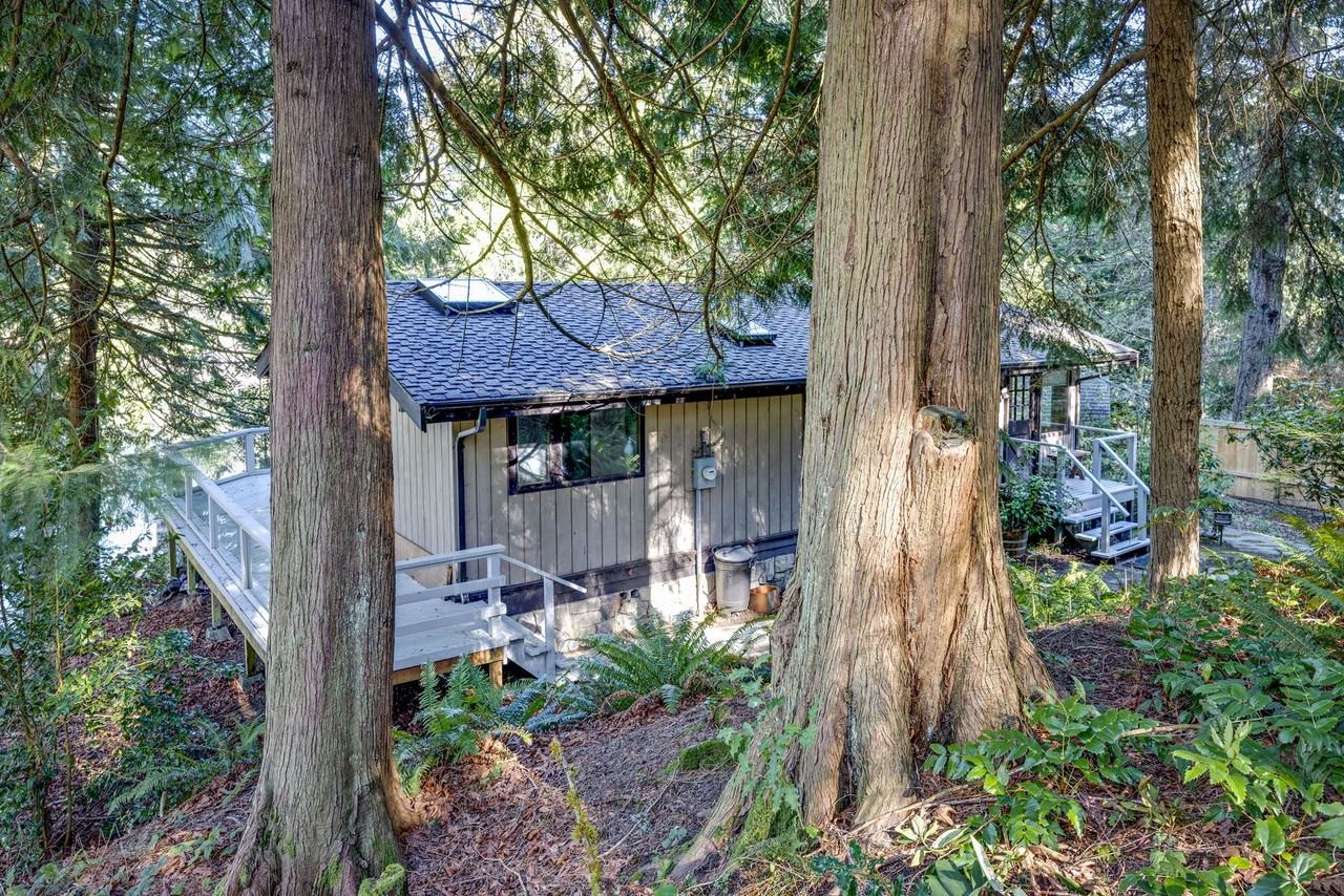 6670 1/2 Ne Bayview Blvd - Photo 2 of 27