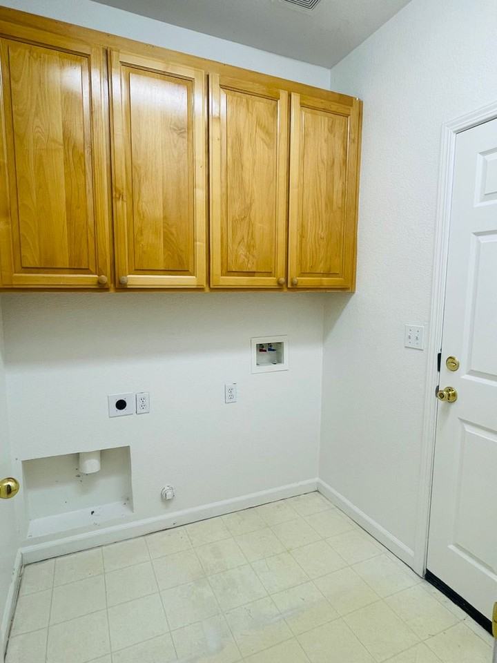 6056 Bridgecross Dr - Photo 5 of 10