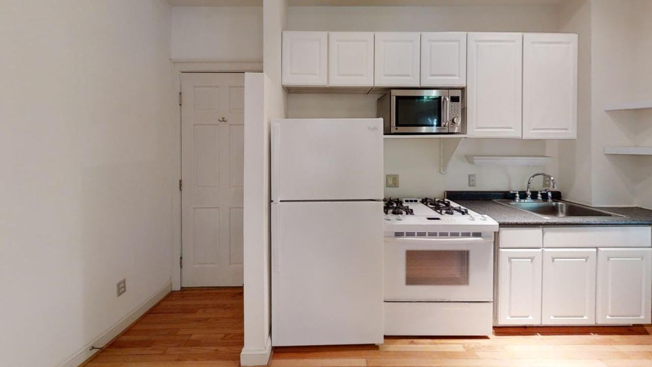 415 2nd St Ne ##Ne - Photo 3 of 8